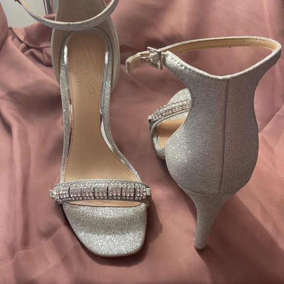 🌸Jewel Badgley Mischka Ranya Sandal🌸 - Picture 5 of 9